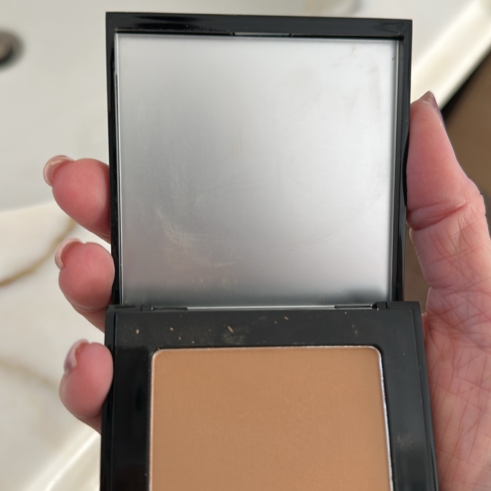 Matte Finish Compact Powder - Picture 7 of 7